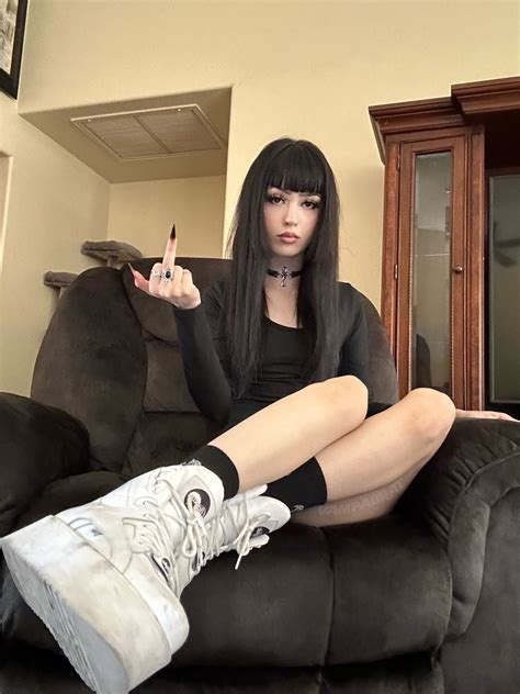 Madame Vampa - Gothic Foot Models