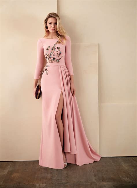 El rosa no podía faltar en este post, elegante, femenino y con mucho