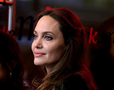 Angelina Jolie bindt strijdt aan tegen fake news | De Morgen