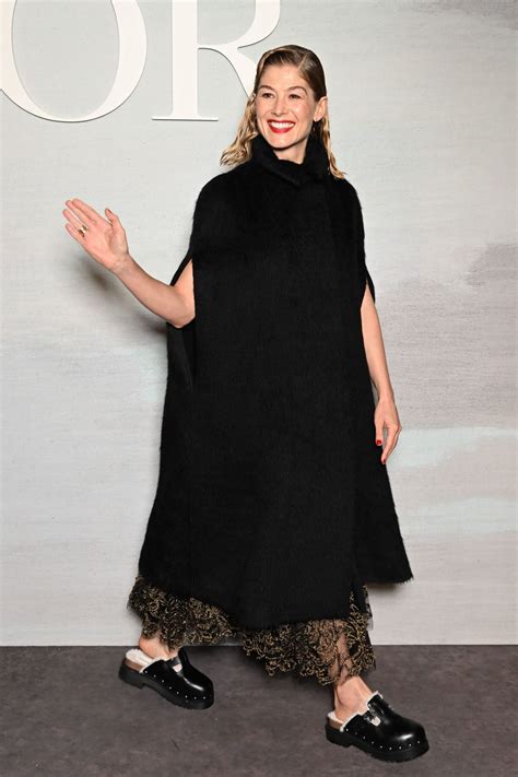 Rosamund Pike – Christian Dior Fashion Show in Paris 09/27/2022