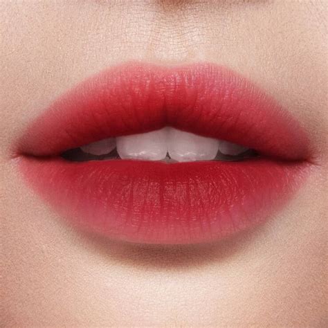 Effetto sfumato. L'ultima tendenza per ottenere labbra sensuali e piene ...