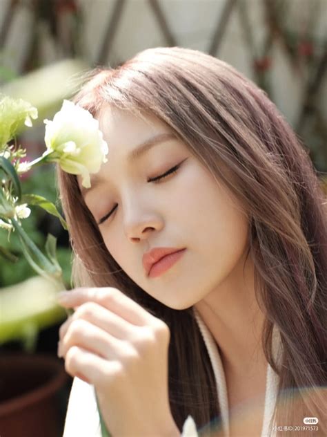 230307 (G)I-dle Yuqi Xiaohongshu/red update | kpopping
