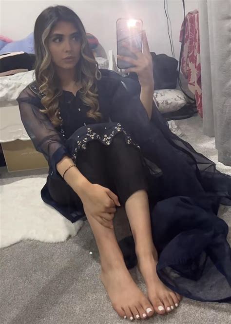 This raand knows exactly what she’s doing to make us all leak : r