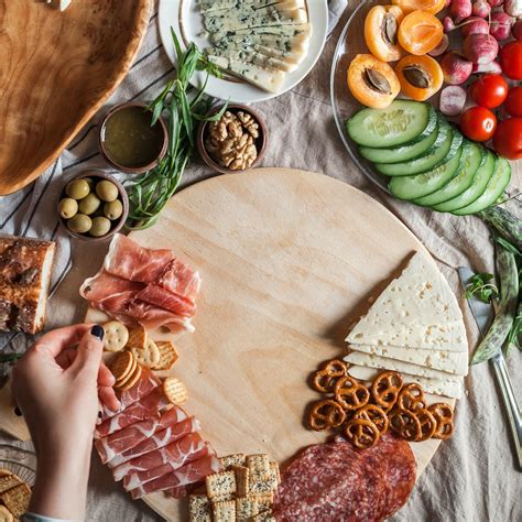 Mastering the Art of Crafting an Exquisite Grazing Charcuterie Board
