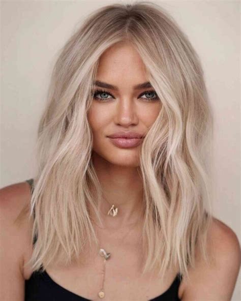 32 Best Blonde Bob Hairstyles & Blonde Lobs for 2022
