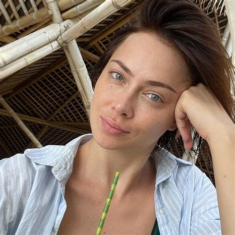 Настасья Самбурская показала себя в студенческие годы - Вокруг ТВ.