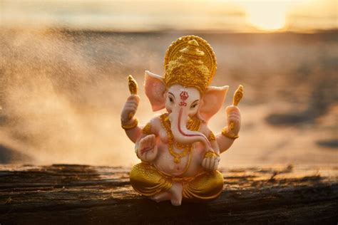 Lord ganesha sculpture on nature. background for ganesh chaturthi ...