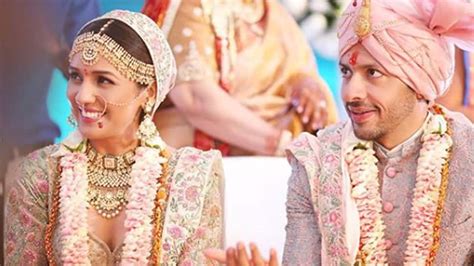 singer neeti mohan nihaar pandyas wedding pics  droolworthysee