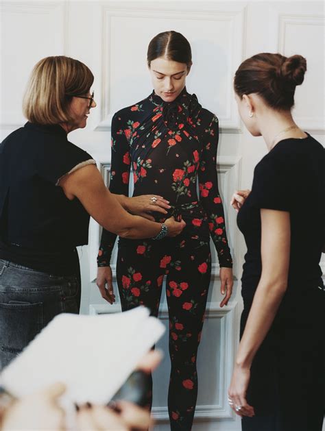 Designersamenwerking H&M met Magda Butrym nu verkrijgbaar