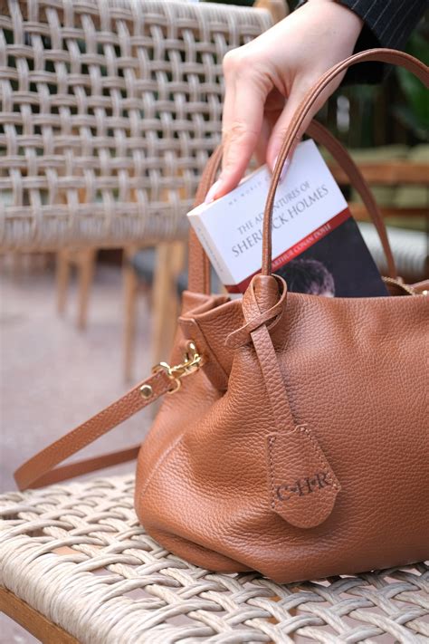 hand bag wallpaper      hand bag wallpaper