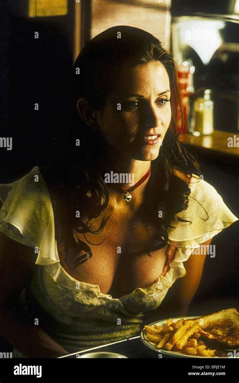 COURTENEY COX-ARQUETTE 3000 MILES TO GRACELAND (2001 Stock Photo ...