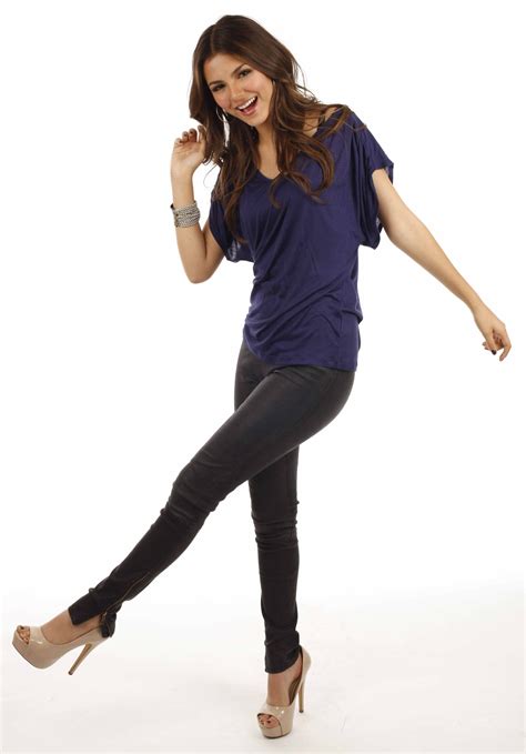The best looks of Victoria Justice in high heels - GlamorousHeels.com