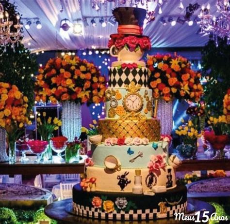 Bolo Alice No Pais Das Maravilhas 15 Anos - Decoração de Festa de 15 Anos: 50 Ideias Incríveis para Se Inspirar!
