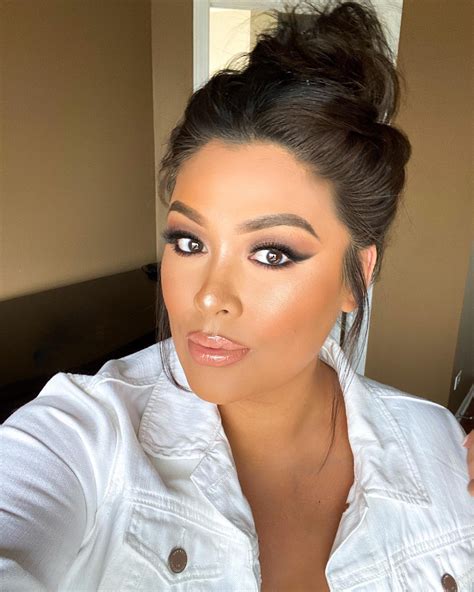 GENIEVIE_ | @revlon Rose Glow Primer @tartecosmetics Face tape / Shape