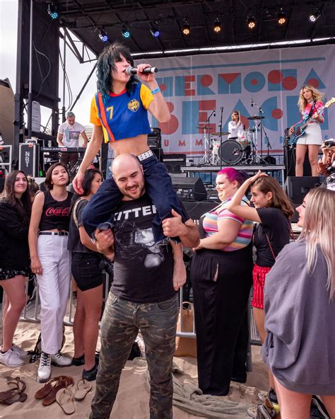 Chloe Chaidez's feet