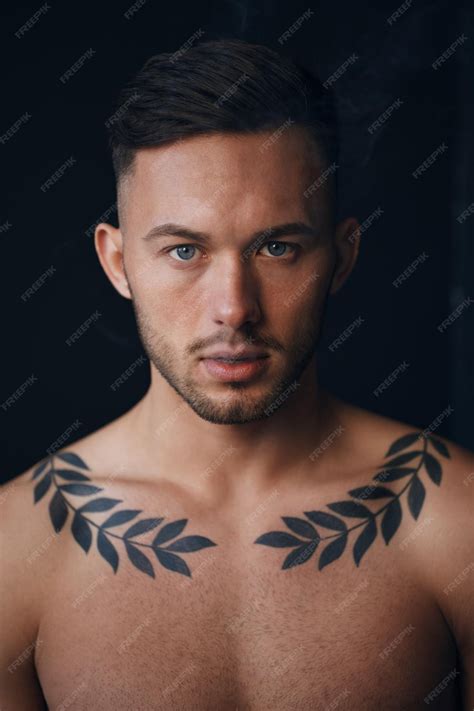 Premium Photo | Modelling snapshots Pensive serious tanned attractive