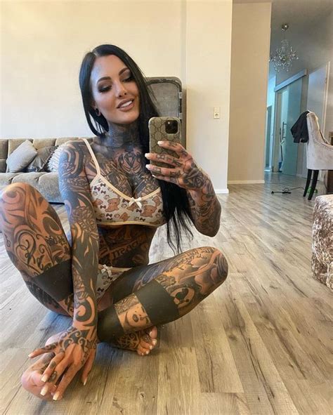 tattoo influencer strips completely naked  flaunt multiple ink