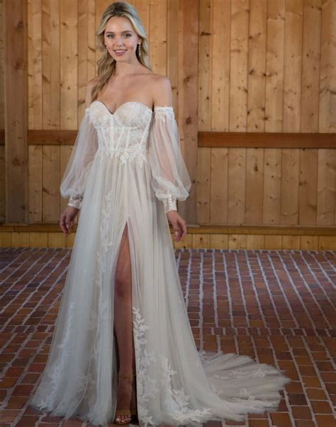 Download Elegant Bride's Dress for the Perfect Wedding Wallpaper