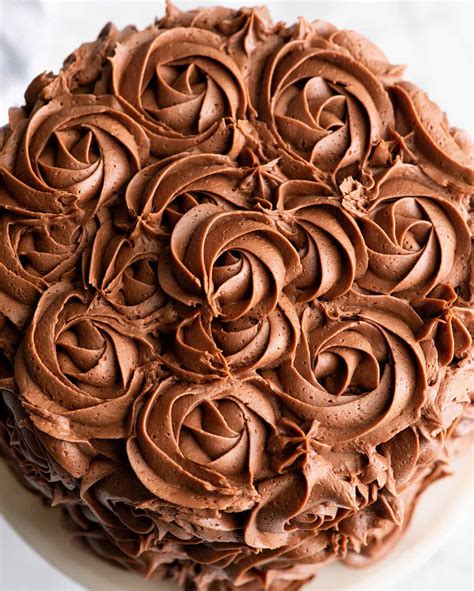 chocolate cake icing designs