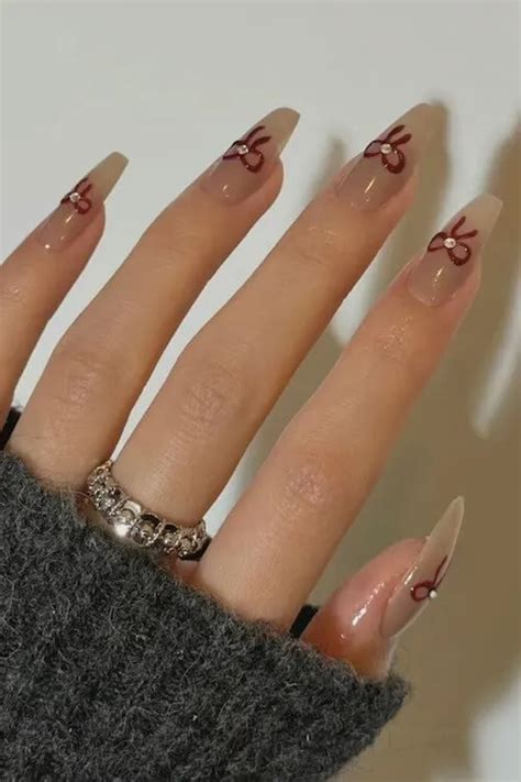 aesthetic bow nails  embrace  coquette nail trend girl