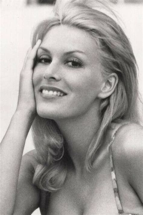 June Wilkinson - Biografía, mejores películas, series, imágenes y