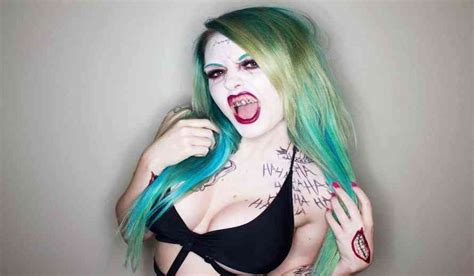 SuperMaryFace is One of the Hottest Cosplayers in the World But There ...