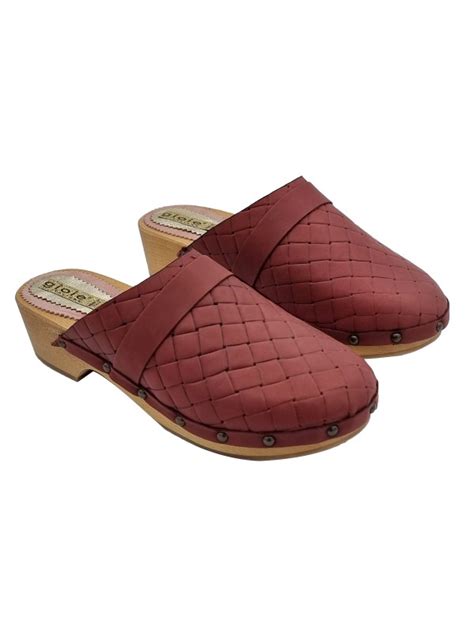 fashion clogs clogs  burgundy leather  woven effect gioie