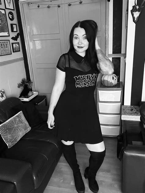 Hello again💕 : r/GothGirls