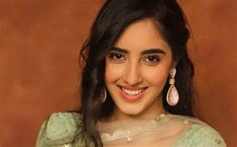 Simrat Kaur Biography, Age, Career, Net Worth, Wiki, Boyfriend, Height ...