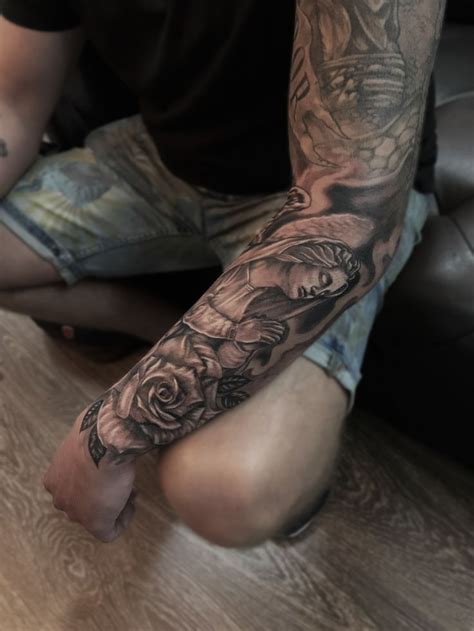 Черно белые тату . Украина Киев | Black and grey tattoos, Realism ...