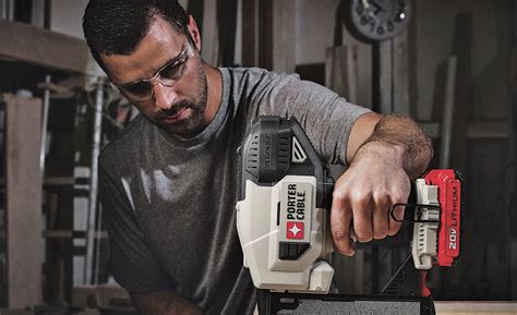 Cordless Nailers Work Quickly | 2016-04-13 | ENR | Engineering News-Record