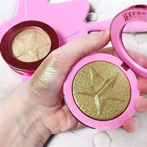 Swatches vom Jeffree Star Cosmetics Supreme Frost Highlighter in Wet ...