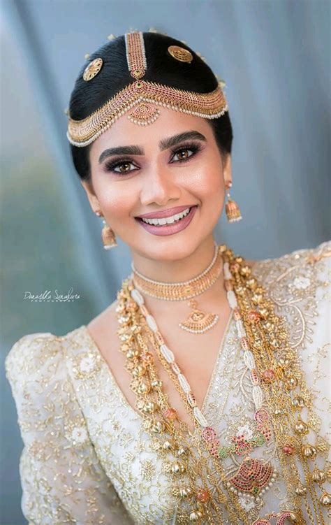 mordern kandyan bride