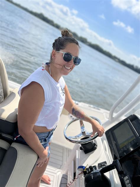 Coming on the boat with me : r/cougars_and_milfs_sfw