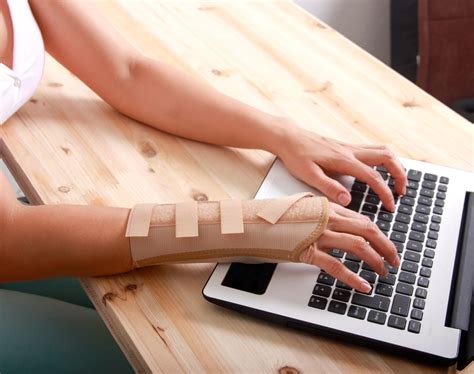 When to See A Surgeon for Your Carpal Tunnel Syndrome