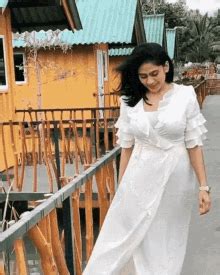 desi girl gif desi girl discover share gifs