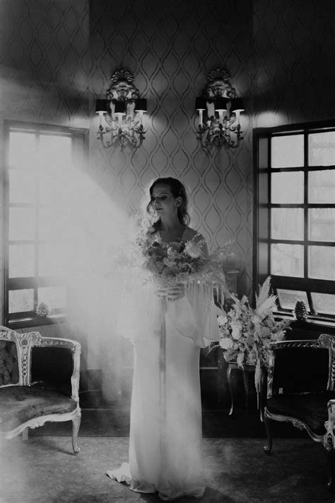 Britty + Beau | Dutch Carnival Styled Elopement Shoot at The Ruins
