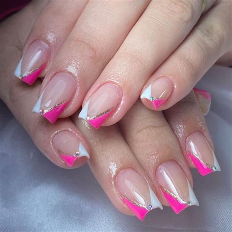 Unha Decorada Com Rosa E Branco
