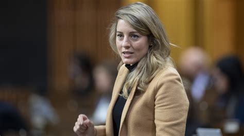 Mélanie Joly et son livre blanc sur les langues officielles | OHdio