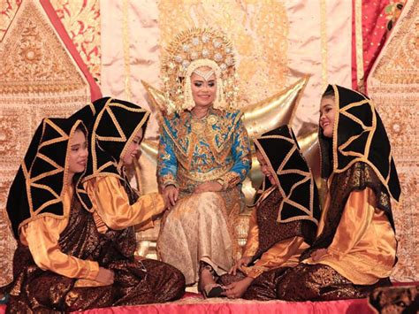 Gurindam 12 Pasal 6, Carilah Sahabat dan Guru yang Baik - melayupedia.com