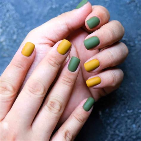 23 Stunning Yellow and Green Nails To Try