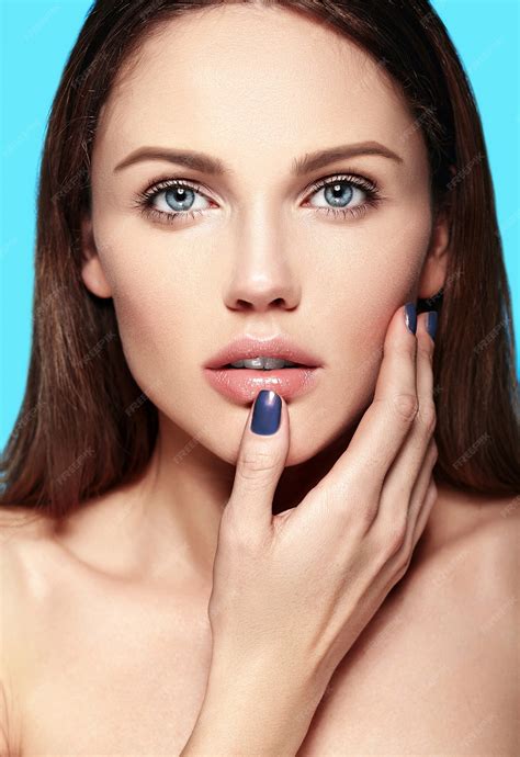 Free Photo | Glamor closeup beauty portrait of beautiful sensual