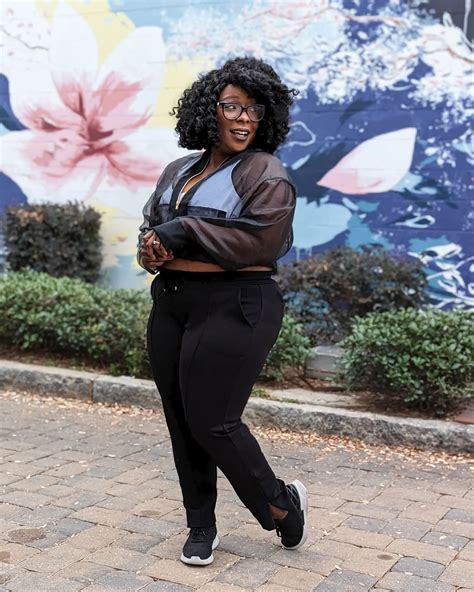 Embrace Your Curves: A Short Curvy Woman's Guide to Petite Fashion