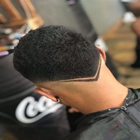 Corte Moicano Disfarçado Em V