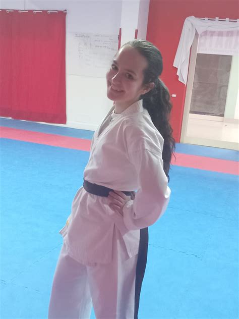 Arti marziali, Nicole cintura nera a 13 anni. Orgoglio per "Shotokan
