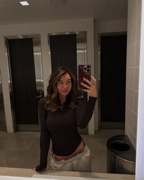 freya • guide 💫 | “nudity to me… is the way your skin falls upon itself