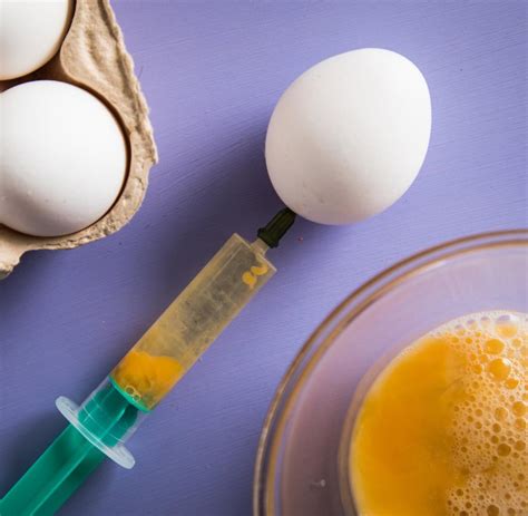 Ostern: Ausblasen ohne auspusten - Der Eier-Trick mit der Spritze - WELT