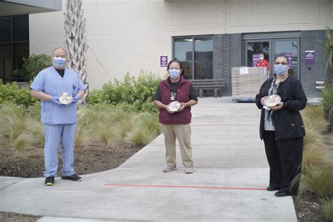 H-E-B helping feed the frontlines by providing more than 75,000 meals