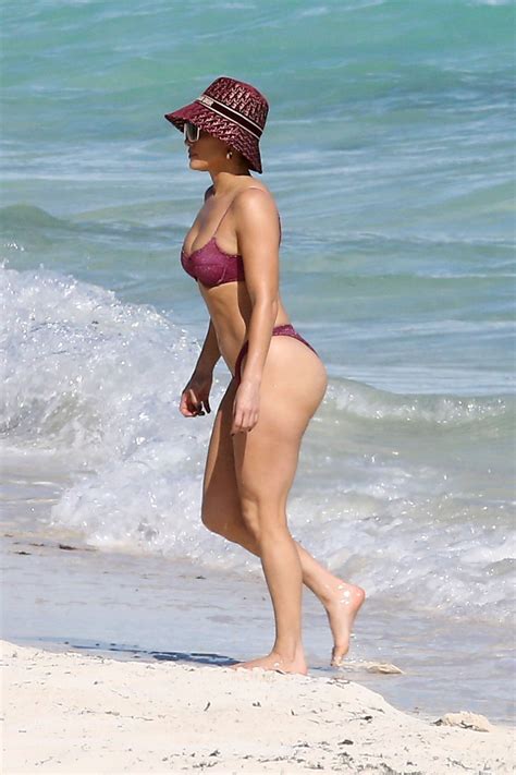 Jennifer Lopez Sexy Tiny Bikini - Hot Celebs Home