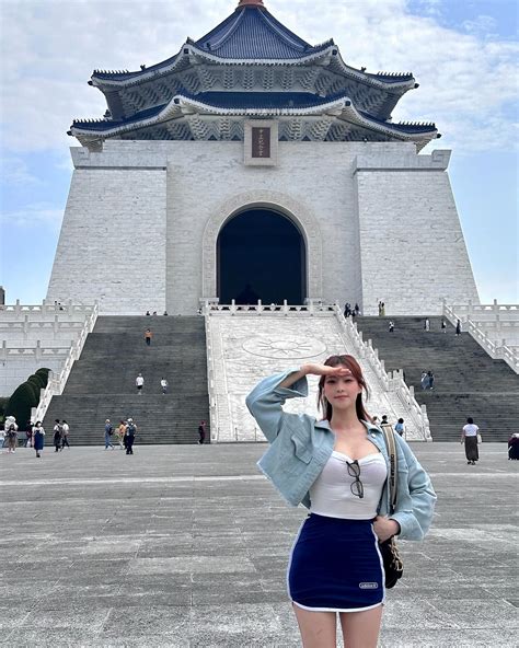 天菜辣模 閃現中正紀念堂！超惹火「雪乳翹臀」讓人想朝聖 - 最大美女論壇 -未成年者請離開本網站 - udn部落格